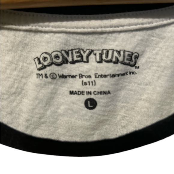 Looney Tunes Warner Bros Tweety bird women’s tee size Large - Picture 3 of 4
